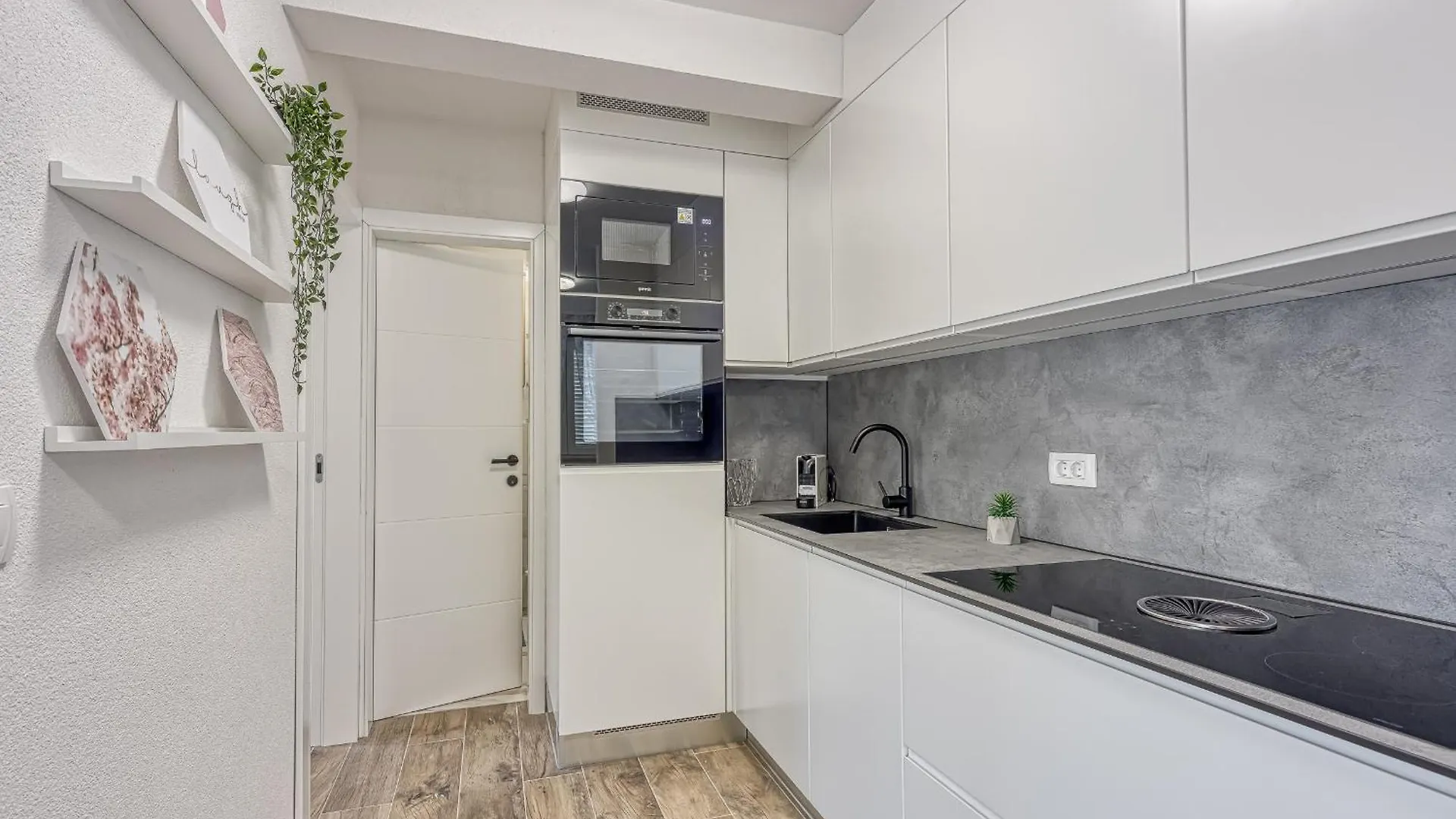 Apartments Kestenova Kukci 3*,